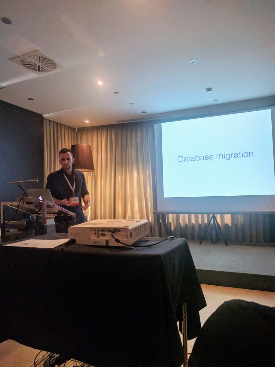 So happy to have talked in front of such a huge audience (250) in the sunny and beautiful Alicante! #reactnative #react @ReactAlicante https://t.co/crlrB1ungY
