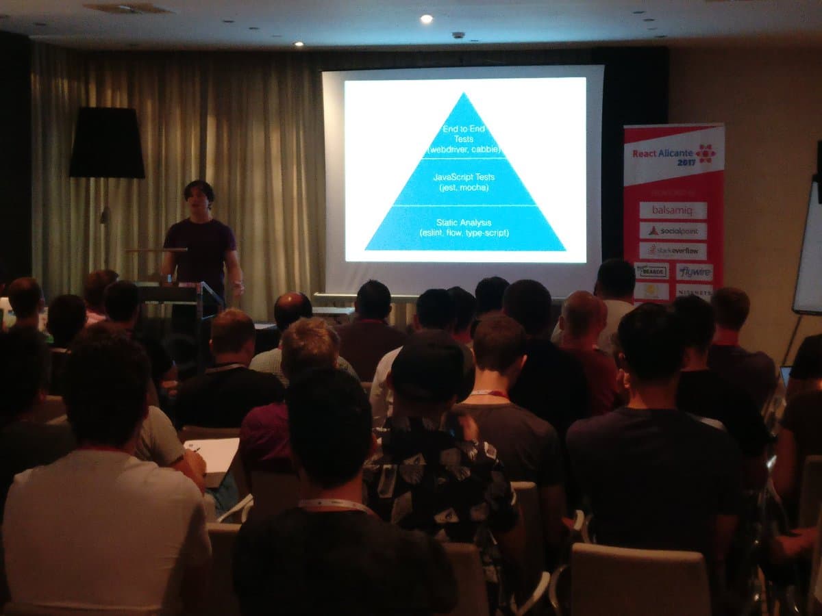 Starting this second day of talks with End to end testing React applications by @ForbesLindesay #ReactAlicante https://t.co/h414HbNAqO