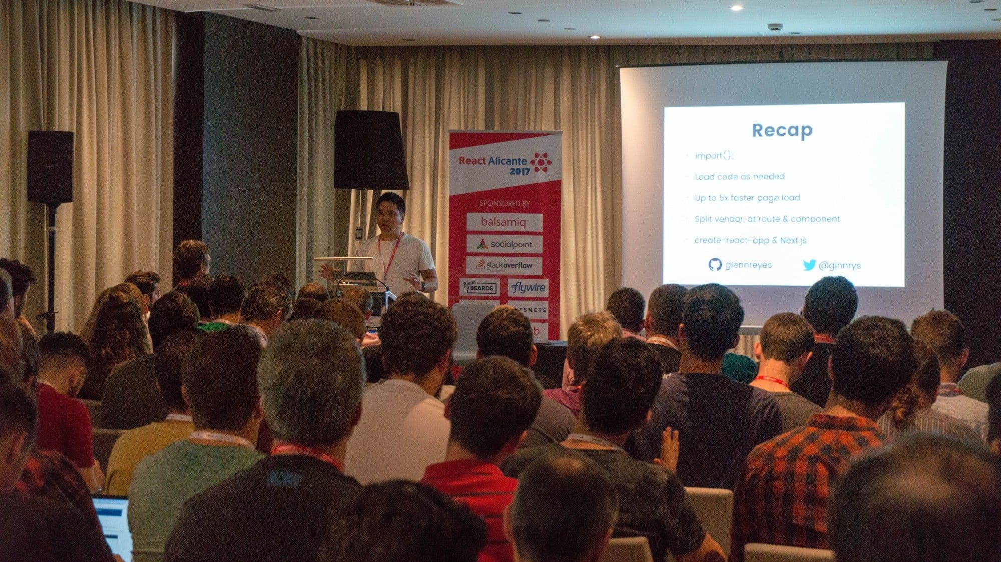 Glenn Reyes speaking at React Alicante