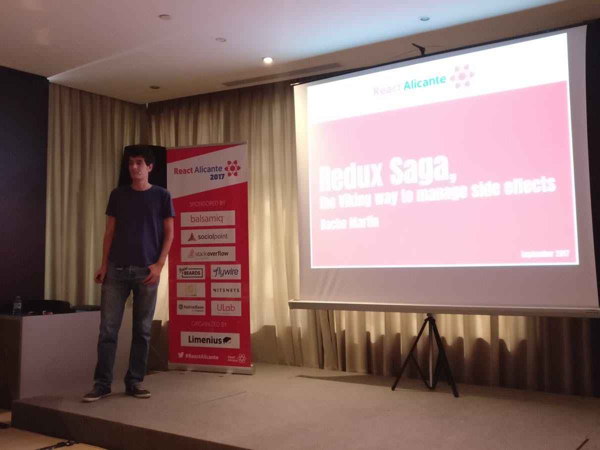 .@nacmartin about to start his talk, showing how to manage side-effects with Redux Saga #ReactAlicante https://t.co/C9egYqumQp