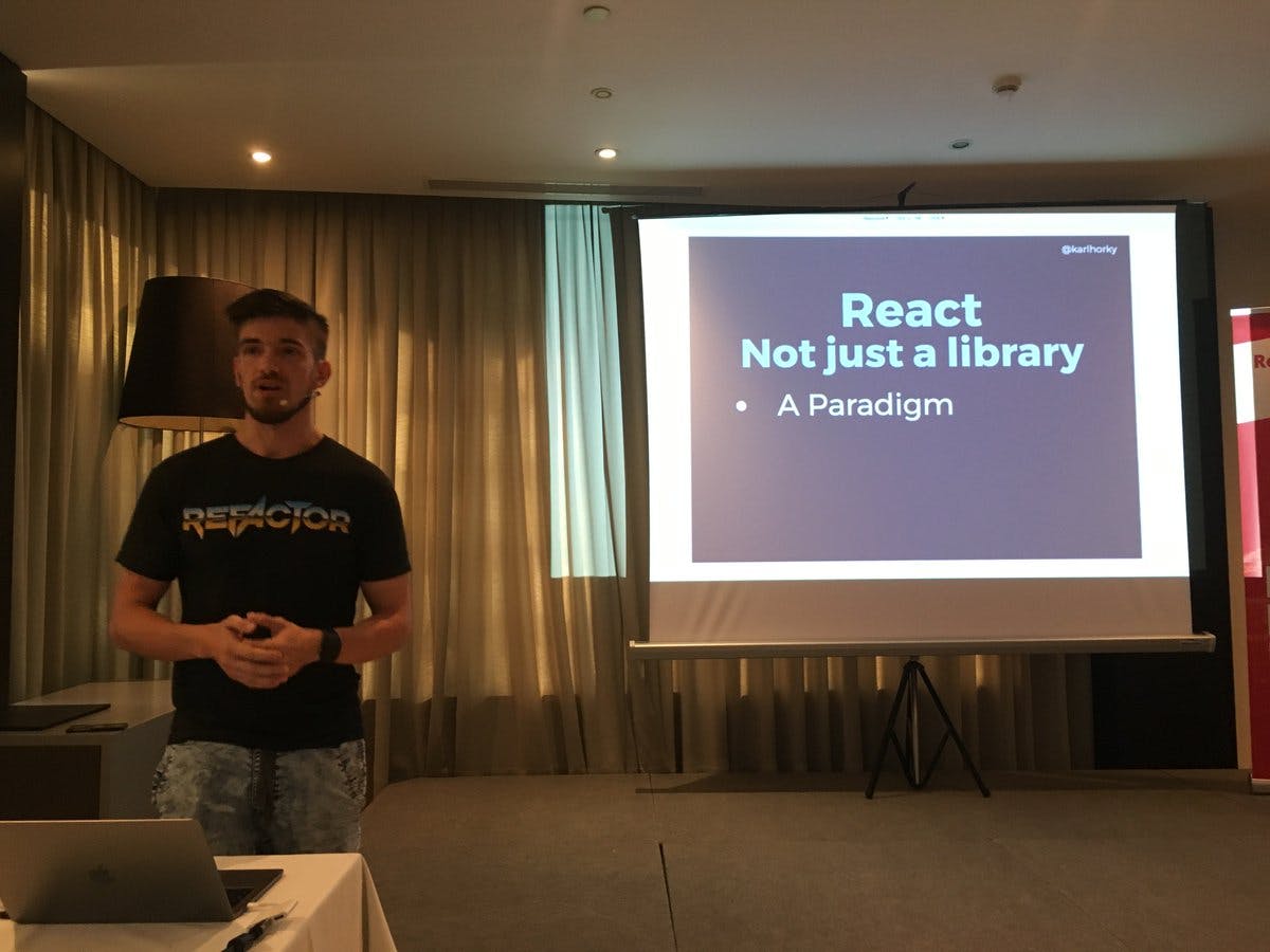 "React - Not just a library" indeed!
@karlhorky opening the @ReactAlicante conference by talking about webstandards 🙌 https://t.co/4tnVZoyn79